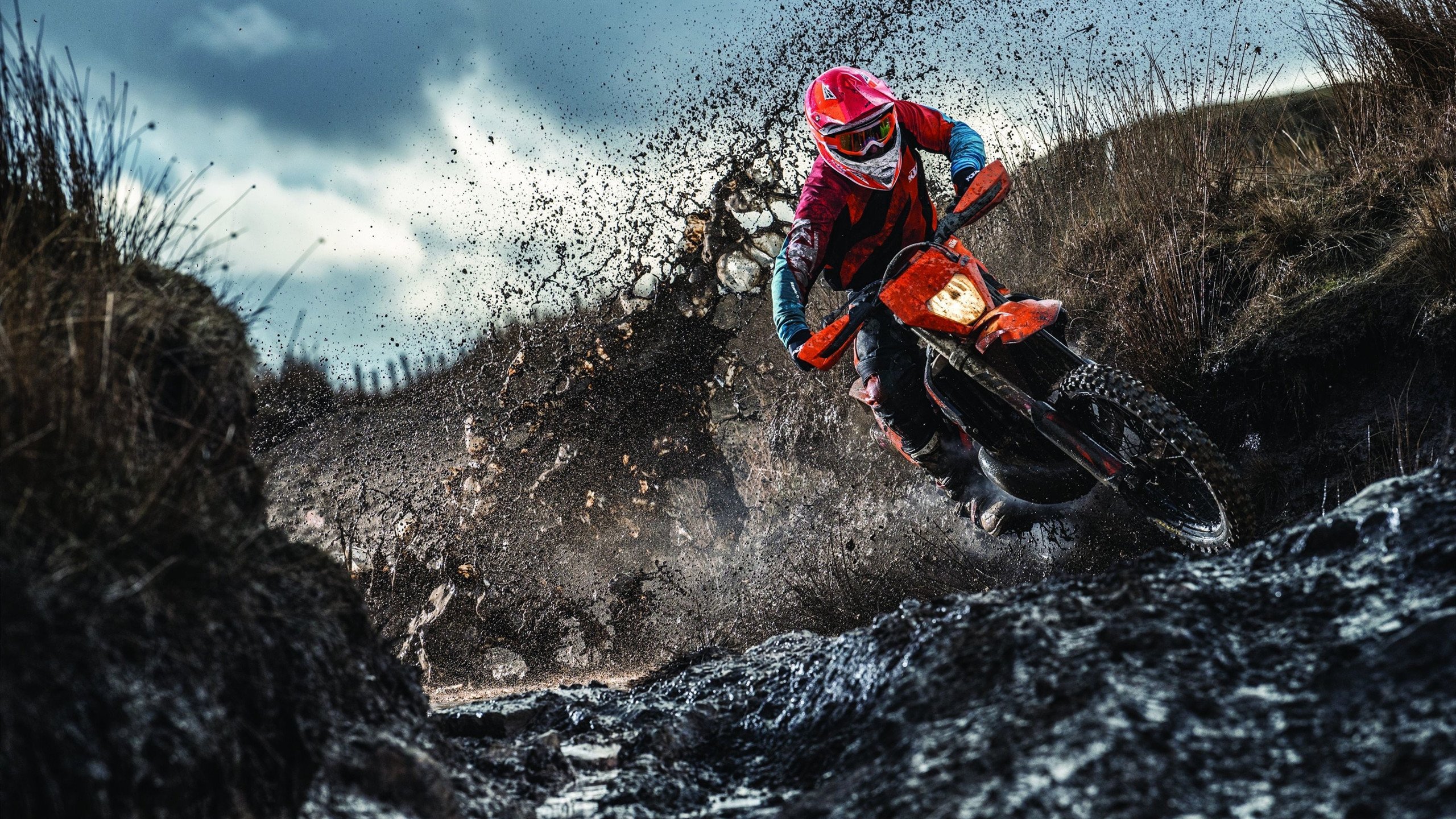 西甲泳坛秀，足球+多元化运动融合发展，西甲一号 游泳健身